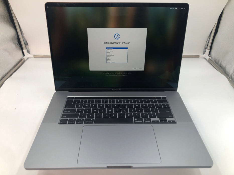 2019 Apple MacBook Pro 16" Intel Core i9-9980HK 500GB SSD 16GB RAM macOS Sequoia