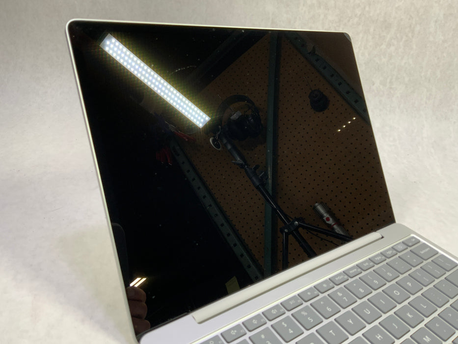 Microsoft Surface Laptop Go 12.4" Intel Core i5-1035G1 128GB SSD 8GB RAM A Win 11 Pro
