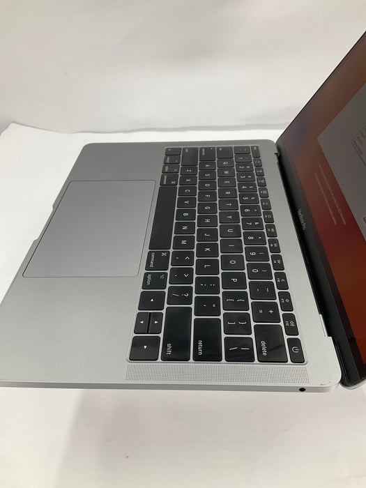 2017 Apple MacBook Pro Core i5-7360U CPU @ 2.30GHz 256GB nvme 8GB