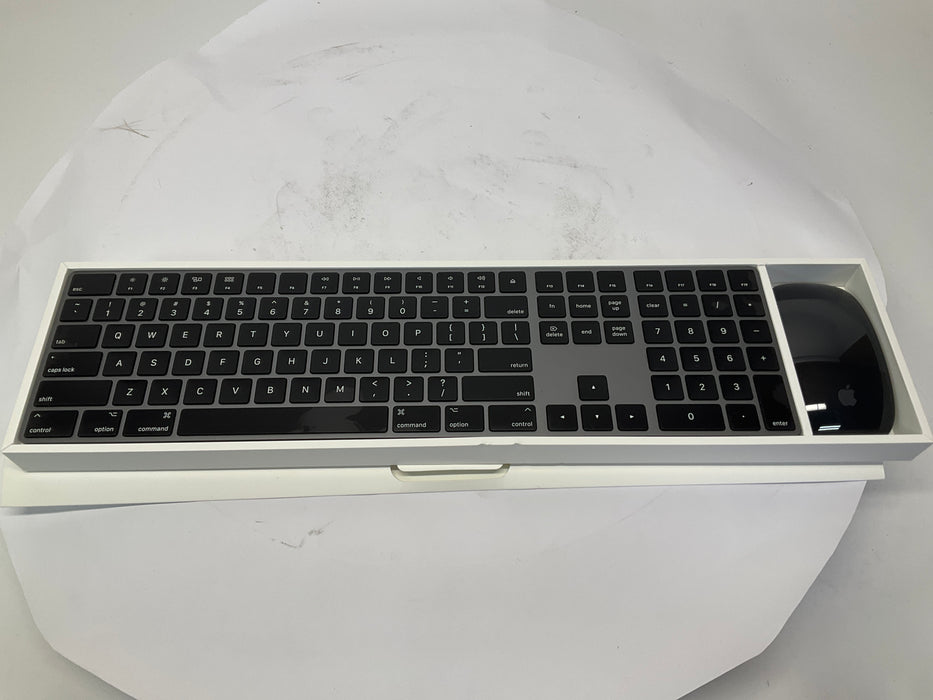 2017 (Late) Apple iMac Pro 27" 5K Xeon W-2140B 1TB 32GB Sequoia