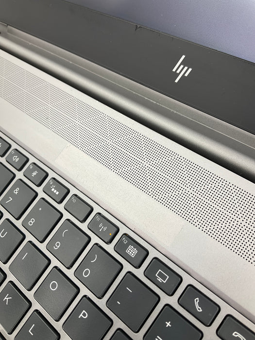 HP Zbook 15 G5 15.6" Core i7-8750H 256GB 16GB B Win 11 Pro P2000